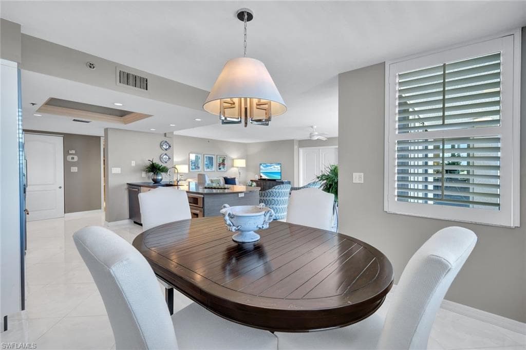 6585 Nicholas Blvd 404, Naples, FL 34108-6