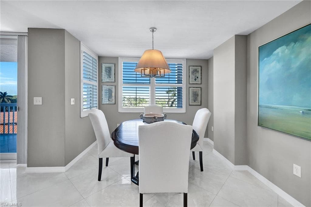 6585 Nicholas Blvd 404, Naples, FL 34108-7