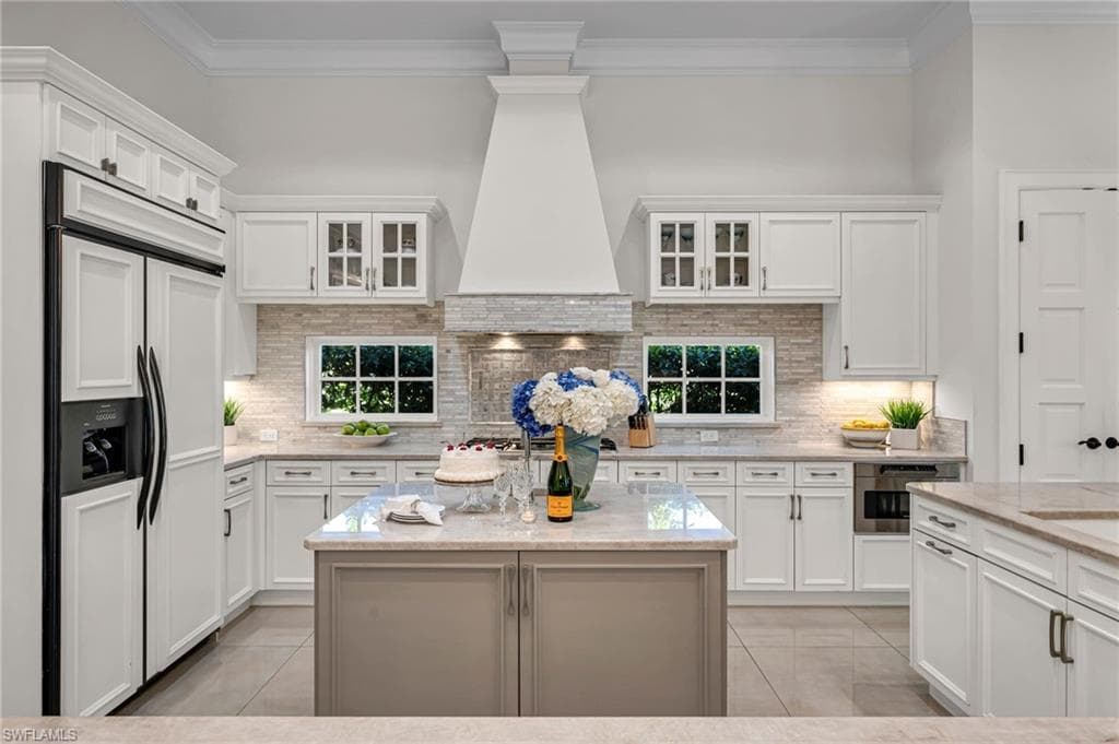 1580 Marsh Wren Ln, Naples, FL 34105-9