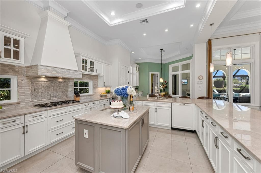 1580 Marsh Wren Ln, Naples, FL 34105-10