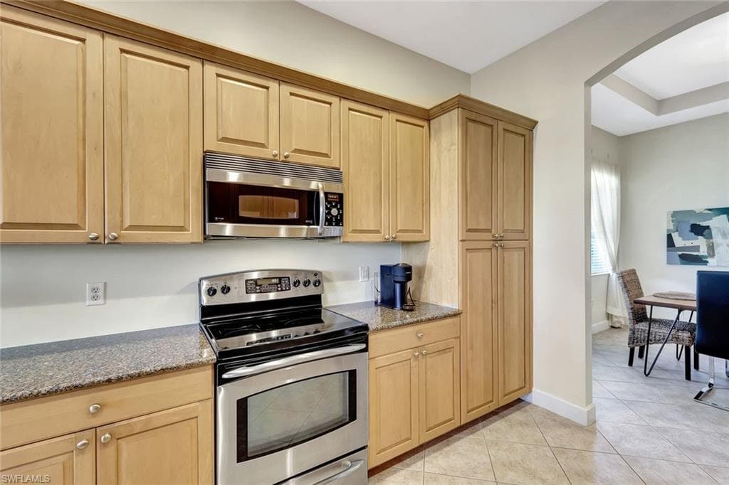 8735 Coastline Ct 202, Naples, FL 34120-17