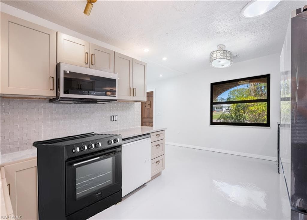 2230 Harbor Rd, Naples, FL 34104-9
