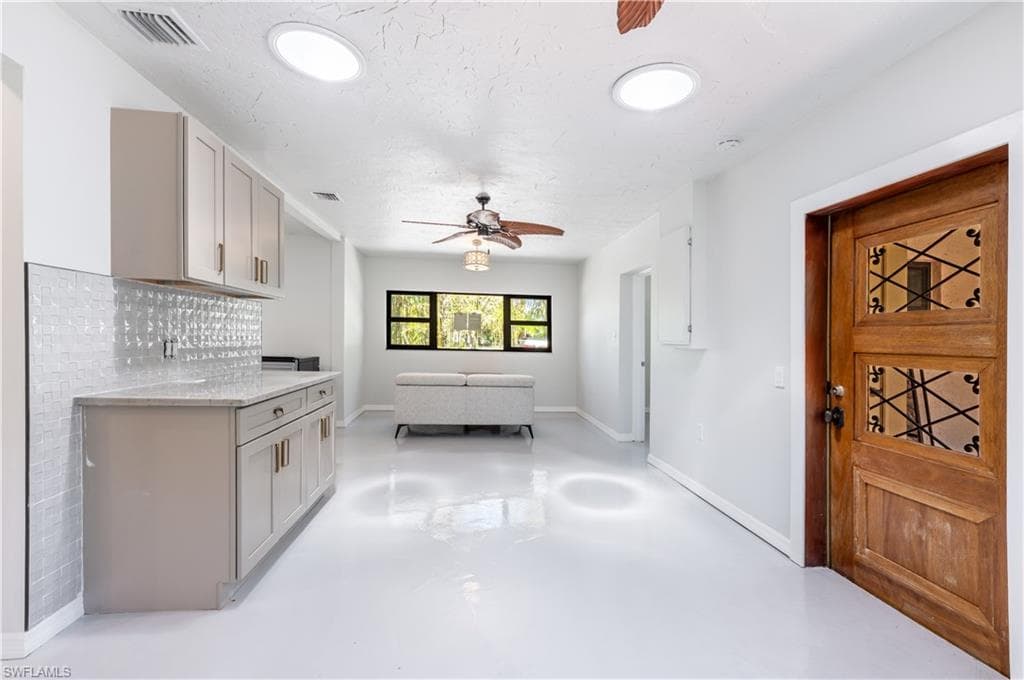 2230 Harbor Rd, Naples, FL 34104-10
