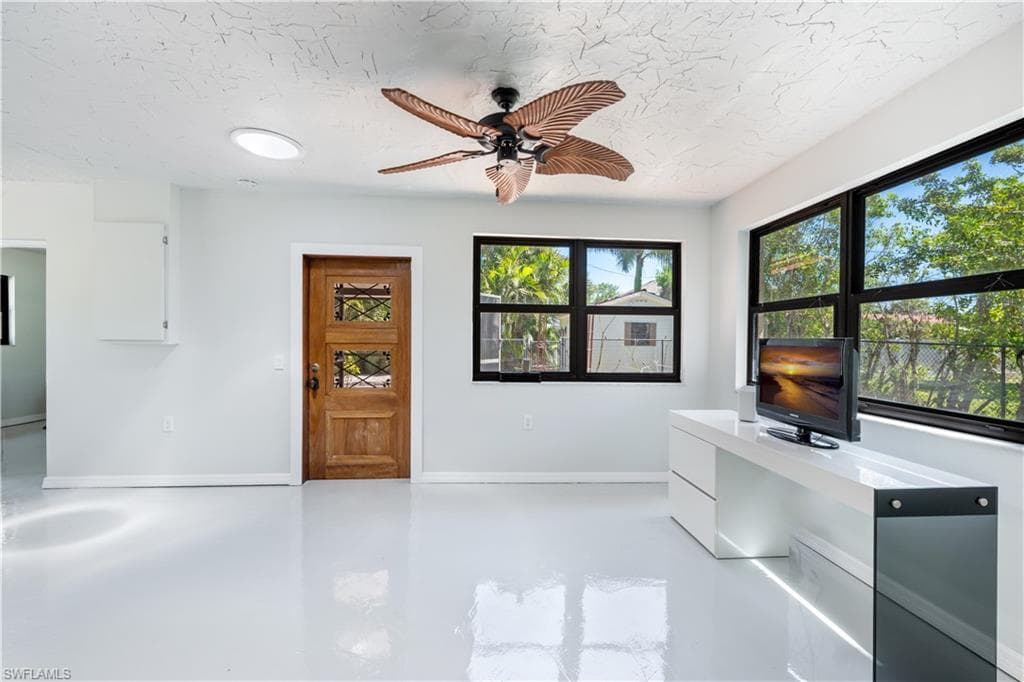 2230 Harbor Rd, Naples, FL 34104-13
