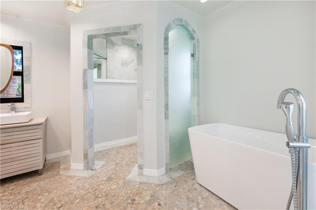 2230 Harbor Rd, Naples, FL 34104-16