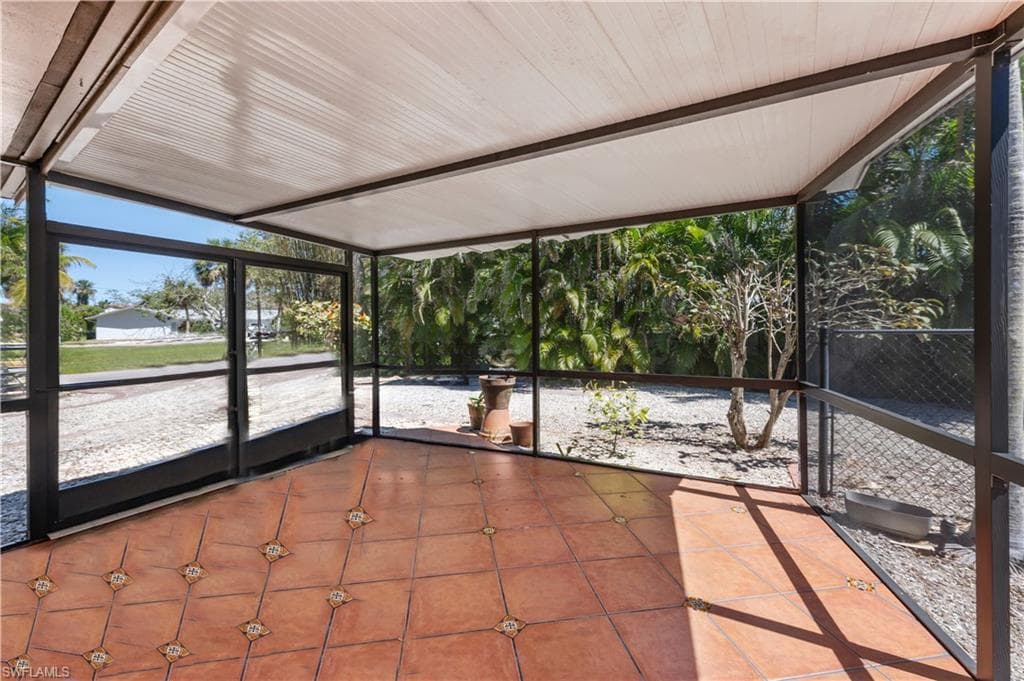 2230 Harbor Rd, Naples, FL 34104-24