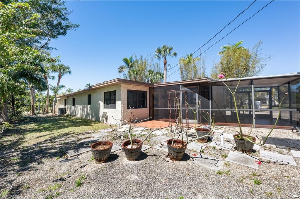 2230 Harbor Rd, Naples, FL 34104-27