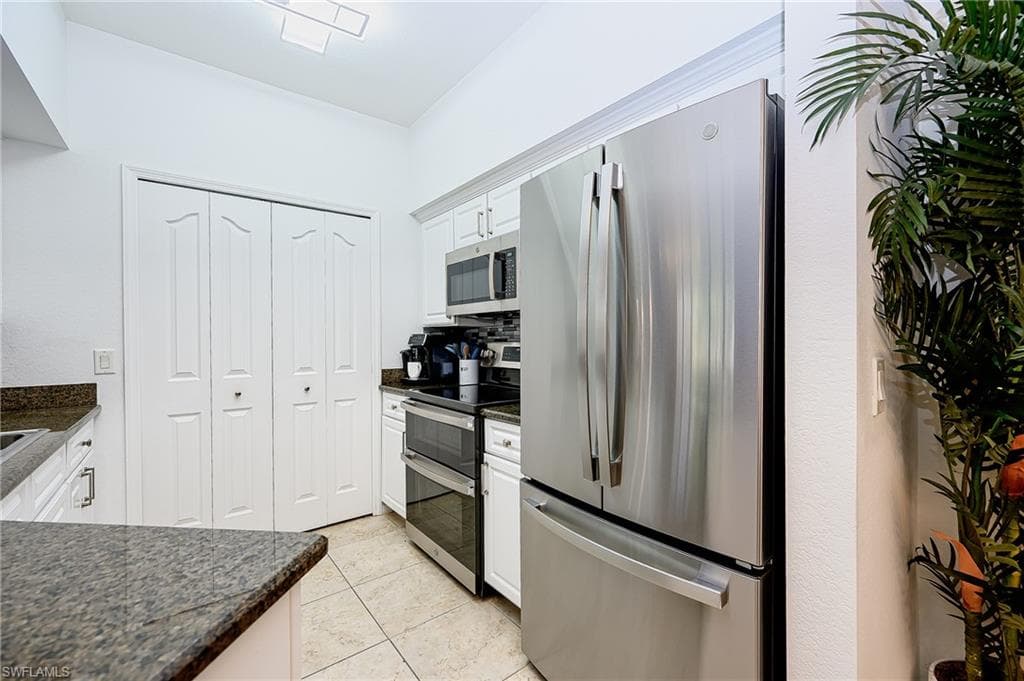 13000 Positano Cir 108, Naples, FL 34105-10