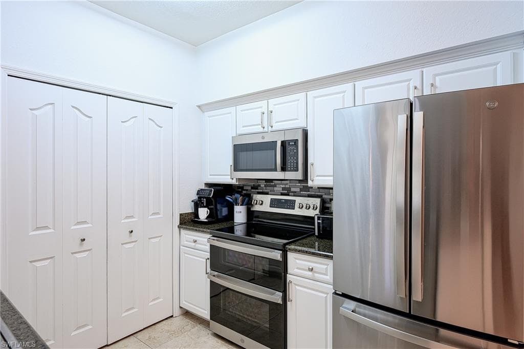 13000 Positano Cir 108, Naples, FL 34105-12