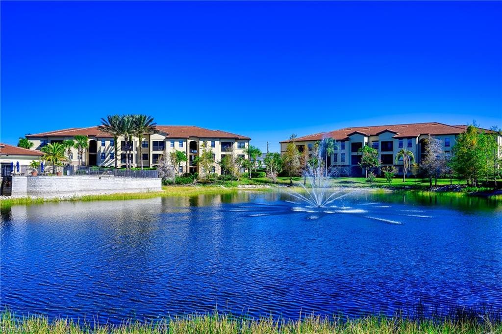 13000 Positano Cir 108, Naples, FL 34105-2