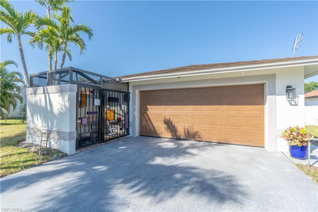 2237 Kings Lake Blvd, Naples, FL 34112-11