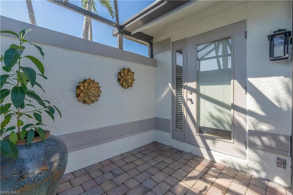 2237 Kings Lake Blvd, Naples, FL 34112-13