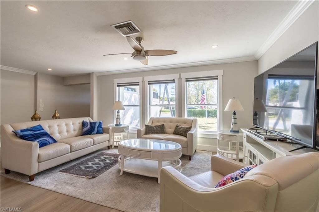 2237 Kings Lake Blvd, Naples, FL 34112-17
