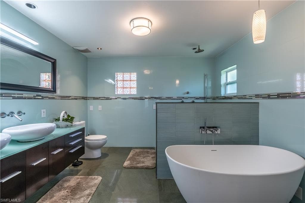2237 Kings Lake Blvd, Naples, FL 34112-30