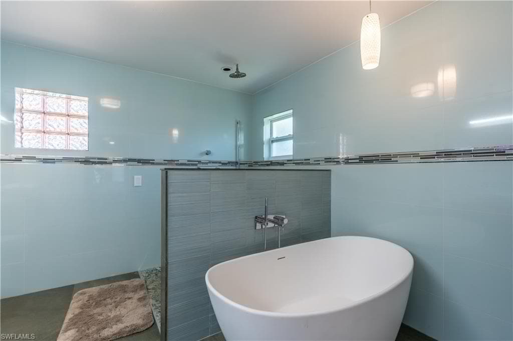 2237 Kings Lake Blvd, Naples, FL 34112-31