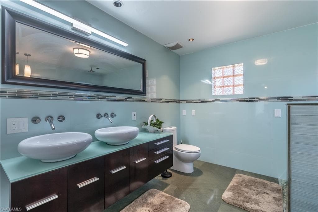2237 Kings Lake Blvd, Naples, FL 34112-32