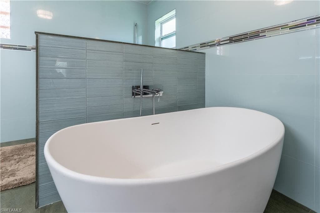 2237 Kings Lake Blvd, Naples, FL 34112-34