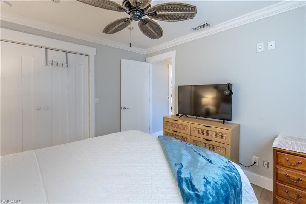 2237 Kings Lake Blvd, Naples, FL 34112-39