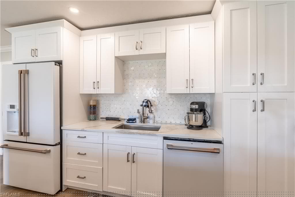 2237 Kings Lake Blvd, Naples, FL 34112-5