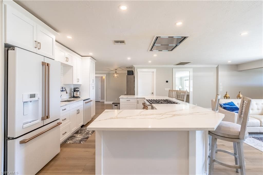 2237 Kings Lake Blvd, Naples, FL 34112-6