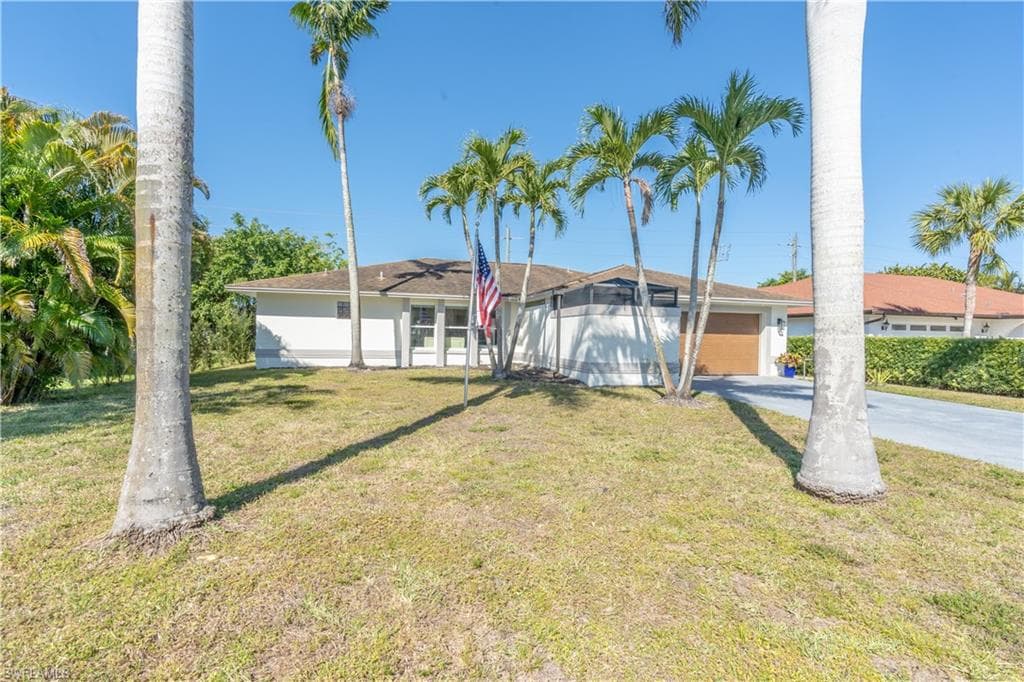2237 Kings Lake Blvd, Naples, FL 34112-8