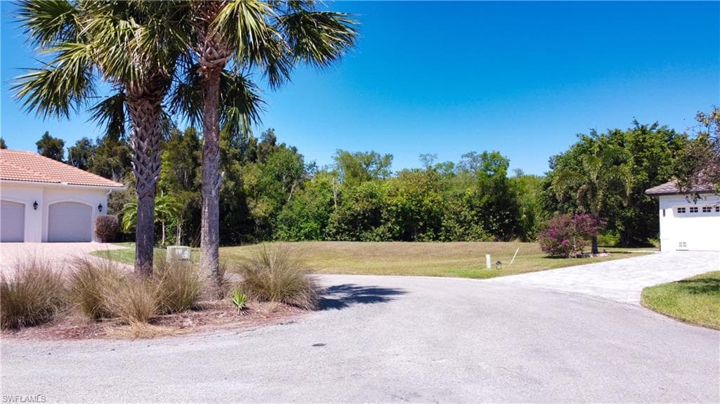 18163 Baywood Dr, Naples, FL 34114-5