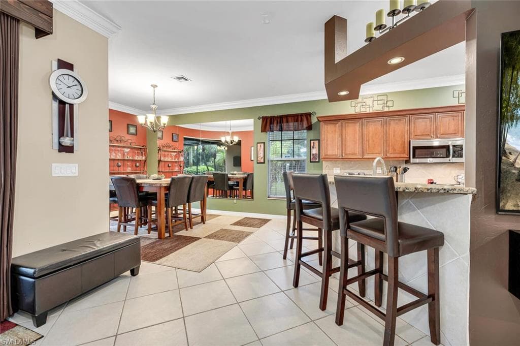 246 Stanhope Cir, Naples, FL 34104-10