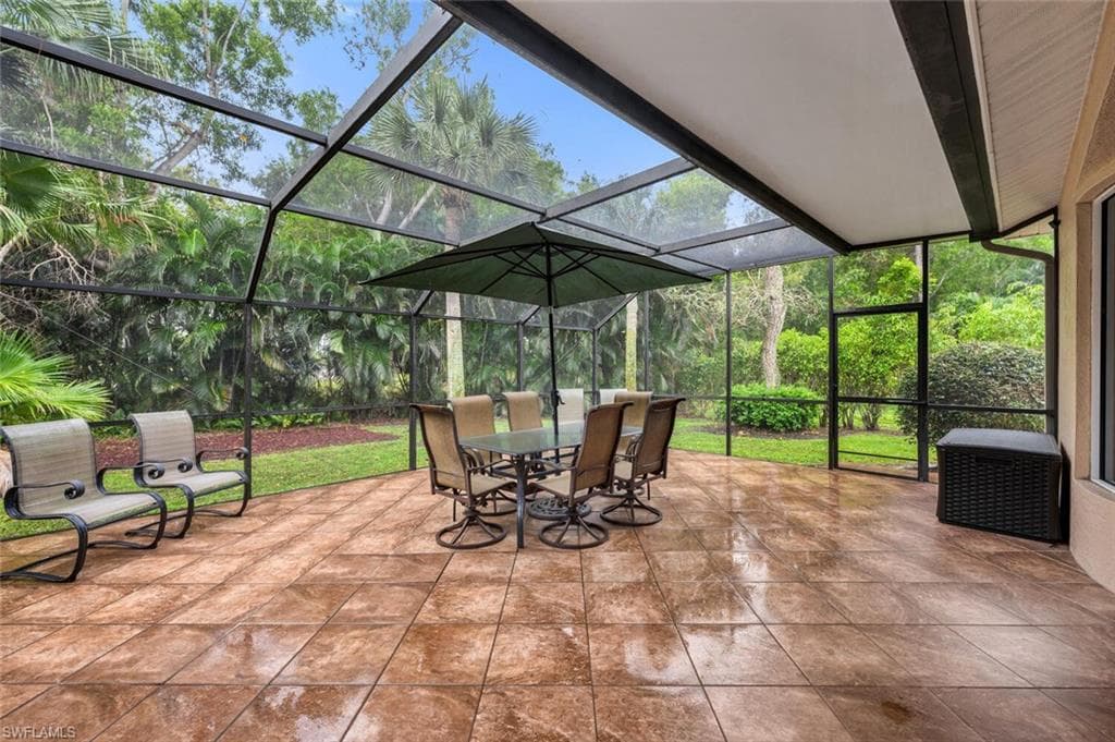 246 Stanhope Cir, Naples, FL 34104-17