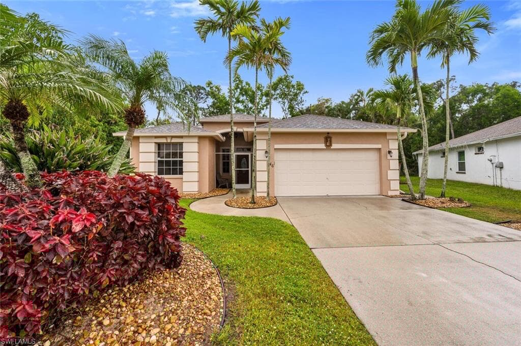 246 Stanhope Cir, Naples, FL 34104-1