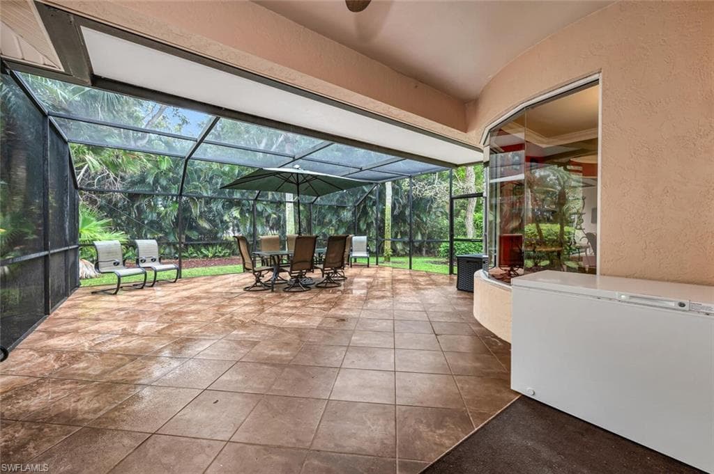 246 Stanhope Cir, Naples, FL 34104-19