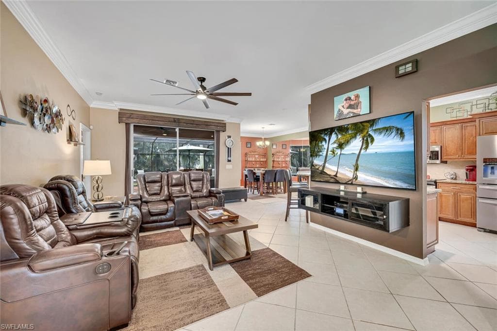 246 Stanhope Cir, Naples, FL 34104-4