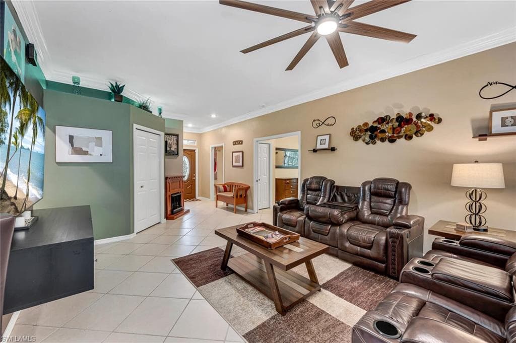 246 Stanhope Cir, Naples, FL 34104-5