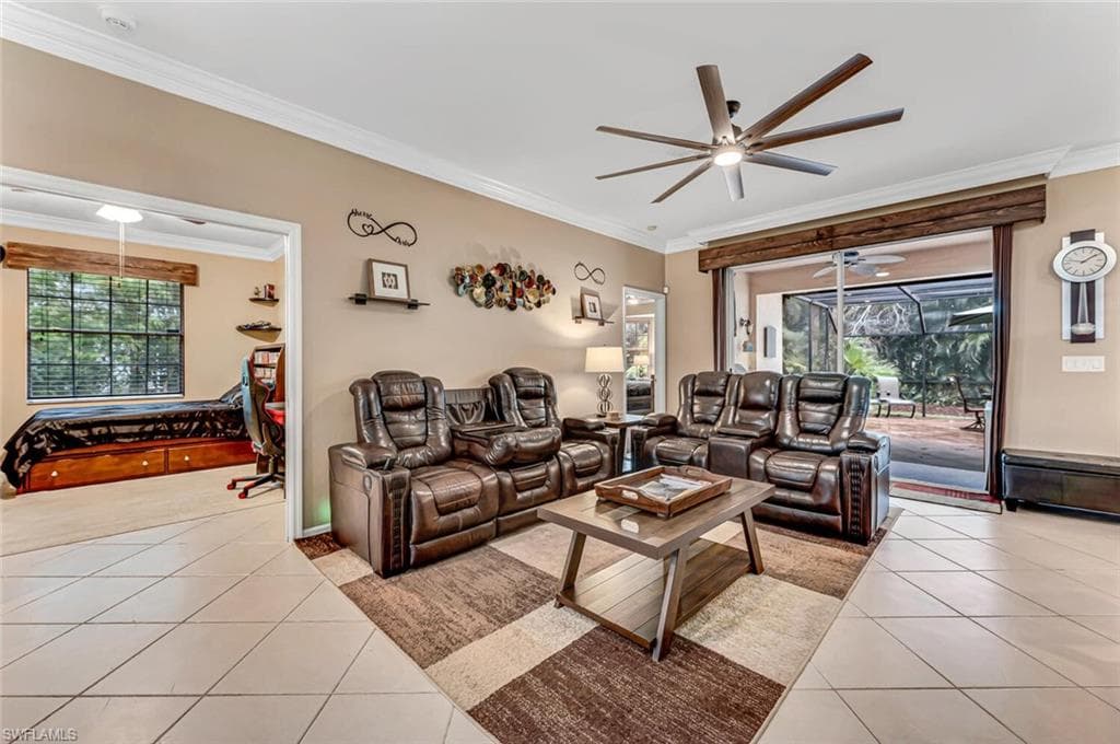 246 Stanhope Cir, Naples, FL 34104-7