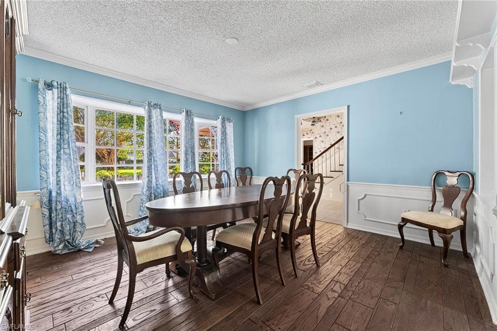 517 Devils Ln, Naples, FL 34103-9