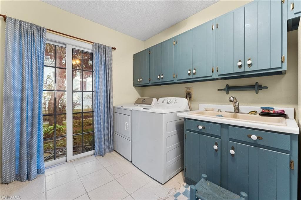 517 Devils Ln, Naples, FL 34103-17