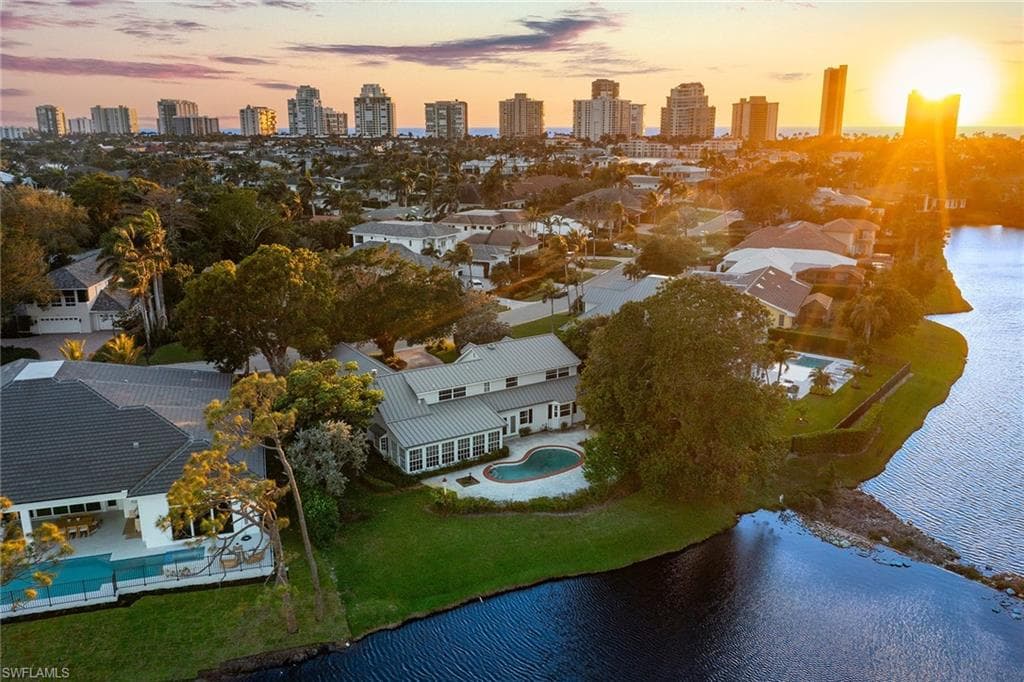 517 Devils Ln, Naples, FL 34103-1