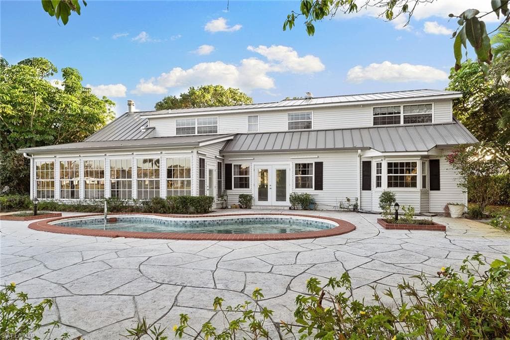 517 Devils Ln, Naples, FL 34103-21