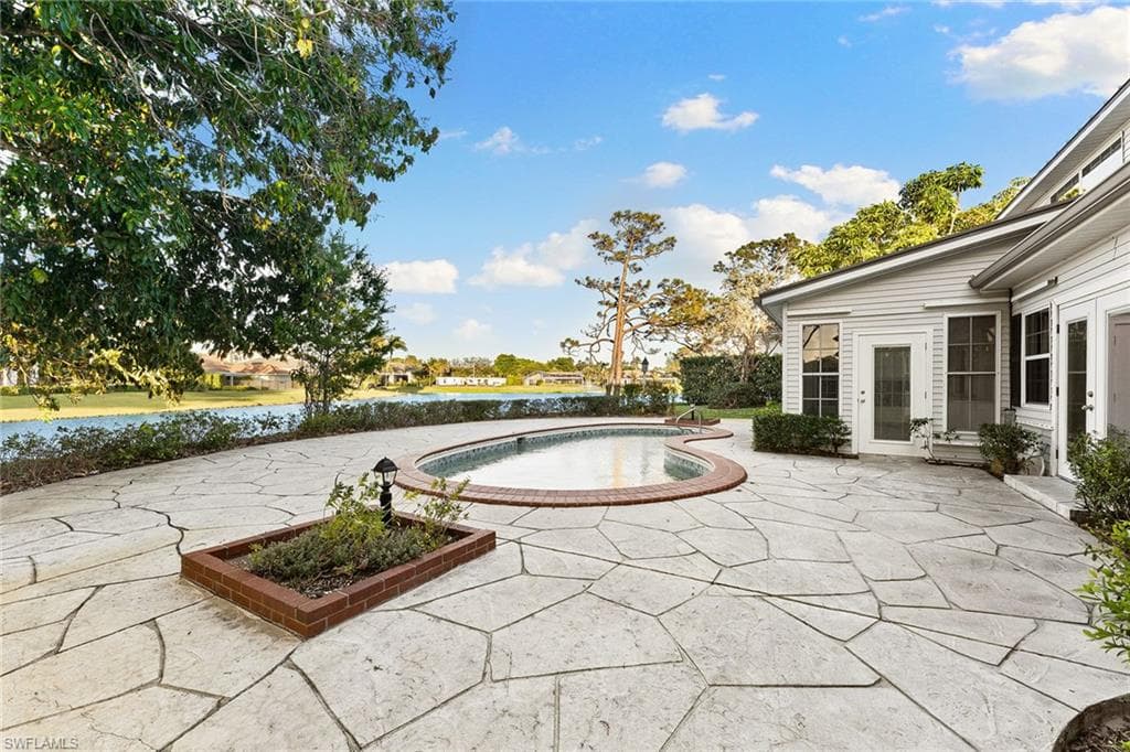 517 Devils Ln, Naples, FL 34103-23