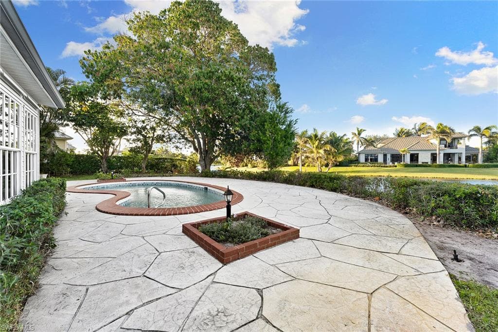 517 Devils Ln, Naples, FL 34103-24