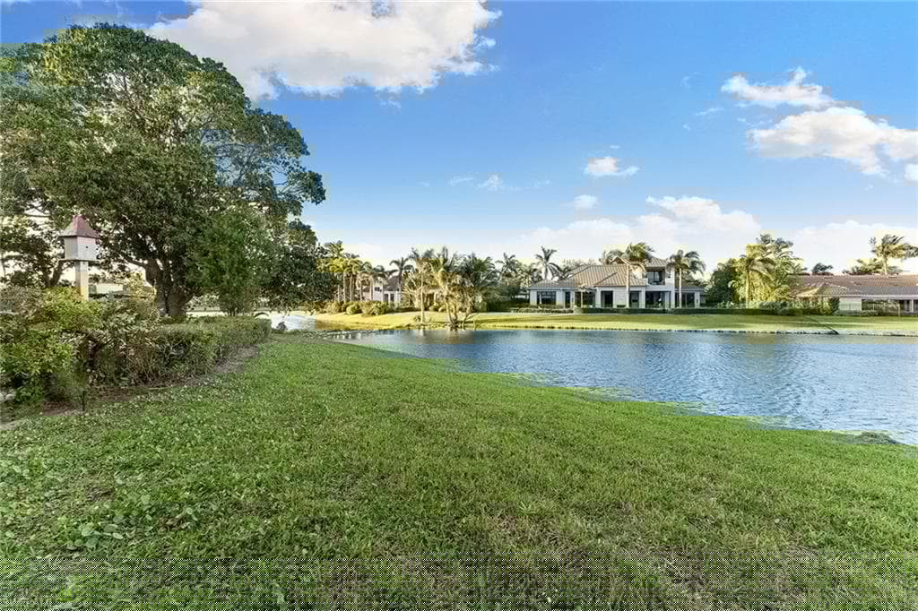 517 Devils Ln, Naples, FL 34103-26