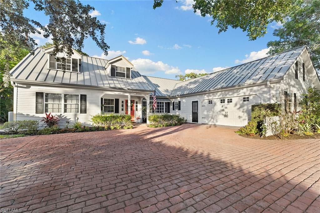 517 Devils Ln, Naples, FL 34103-28