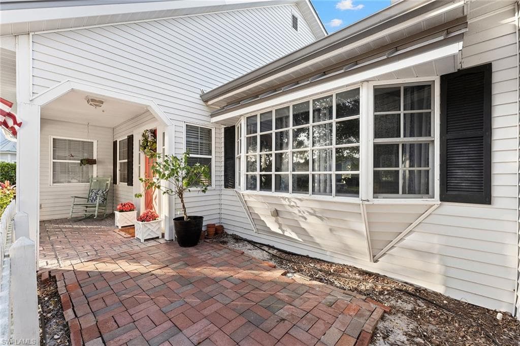 517 Devils Ln, Naples, FL 34103-30
