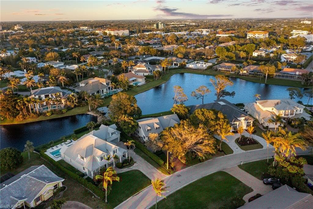 517 Devils Ln, Naples, FL 34103-33