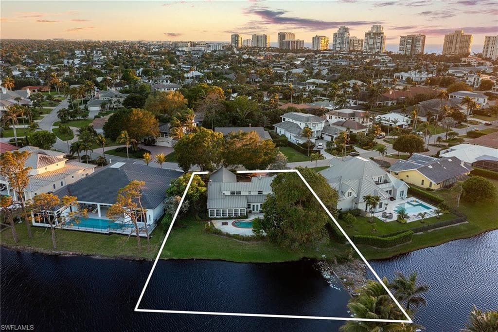 517 Devils Ln, Naples, FL 34103-36
