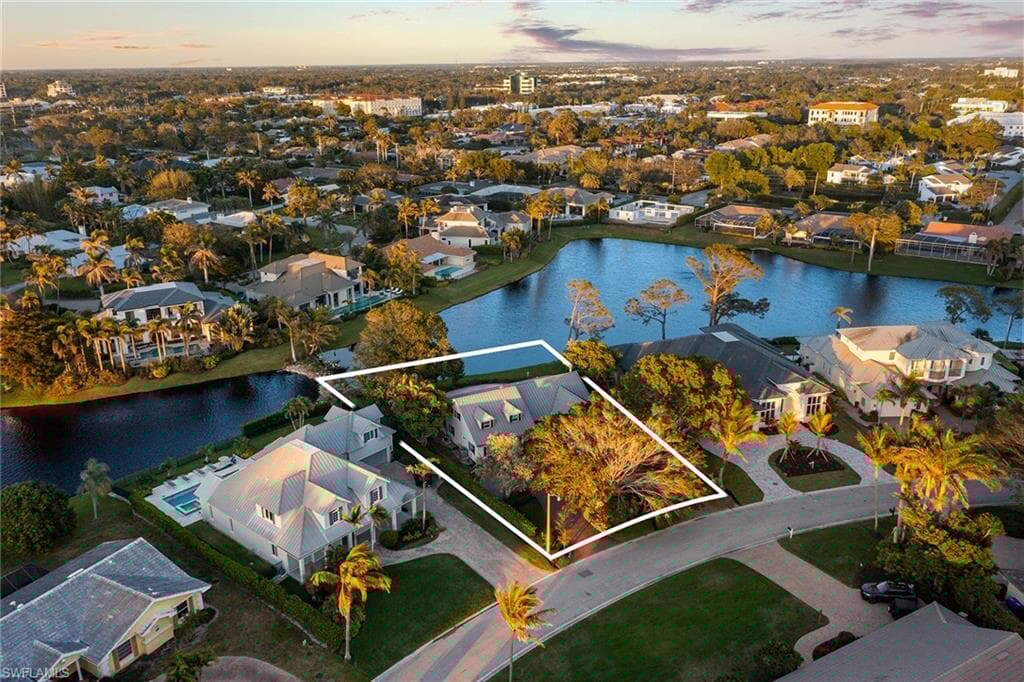 517 Devils Ln, Naples, FL 34103-37