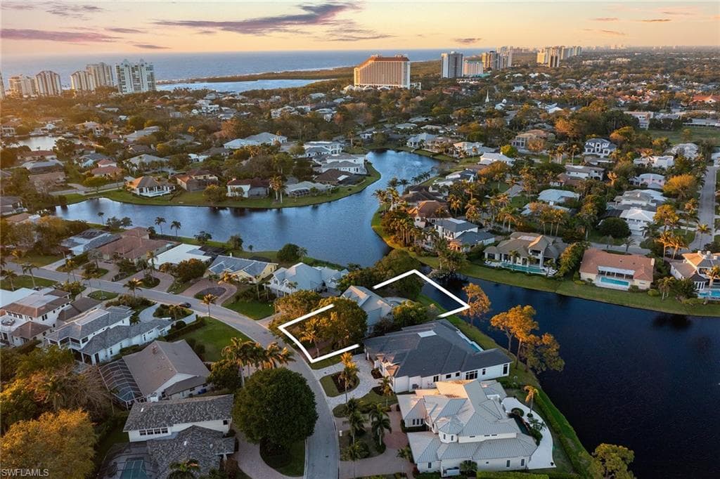 517 Devils Ln, Naples, FL 34103-38