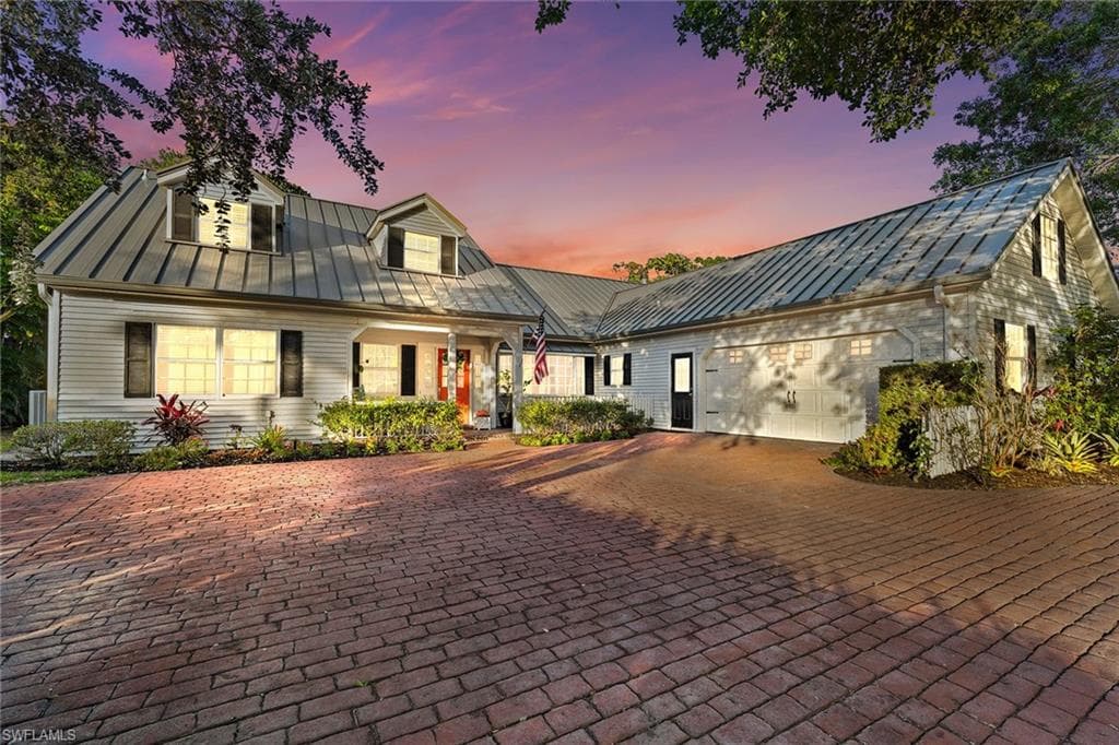 517 Devils Ln, Naples, FL 34103-3