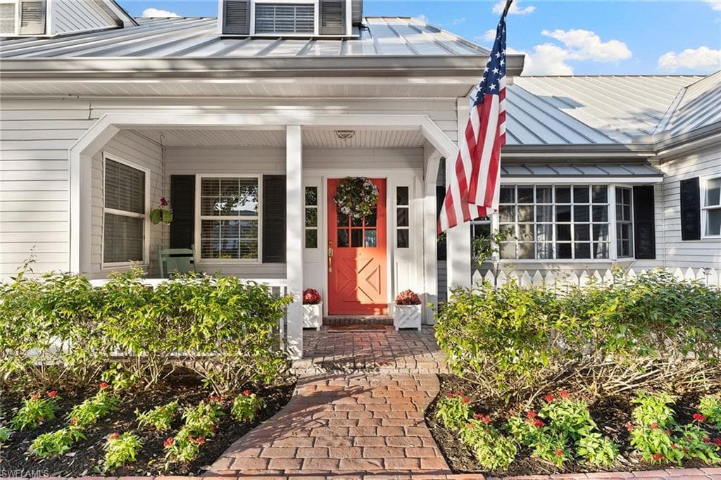 517 Devils Ln, Naples, FL 34103-5