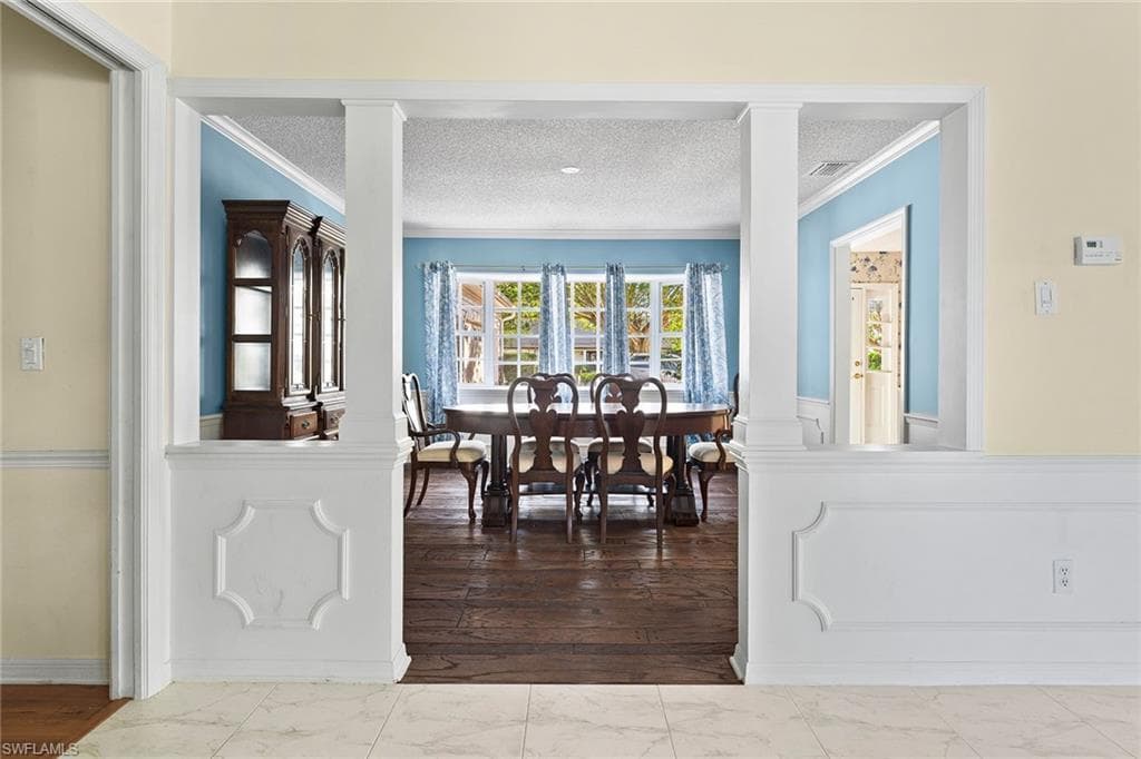 517 Devils Ln, Naples, FL 34103-8