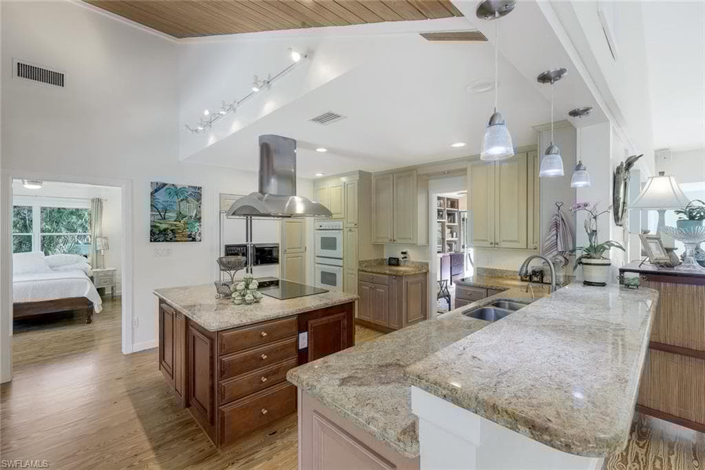 3643 North Rd, Naples, FL 34104-7
